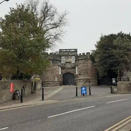 Alexandra Place Child And Dog Friendly בית נופש