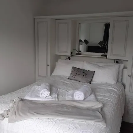 Alexandra Place Child And Dog Friendly בית נופש *